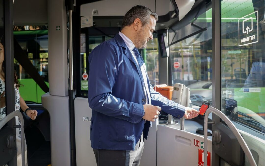 La Comunidad de Madrid extiende el sistema de pago con tarjeta bancaria a toda la red de autobuses interurbanos de la región